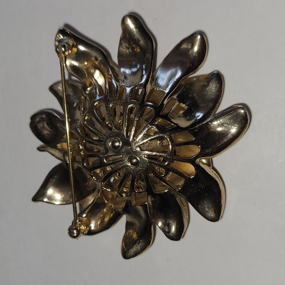 Vintage Signed Trifari Crown Brooch - Picture 4 of 6